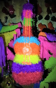 Pinata Guitar Med