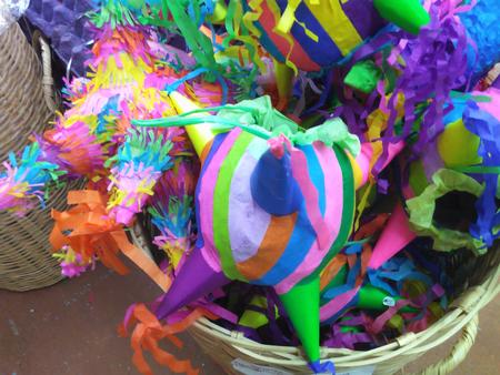 Pinata Satelite Medium Lrg.